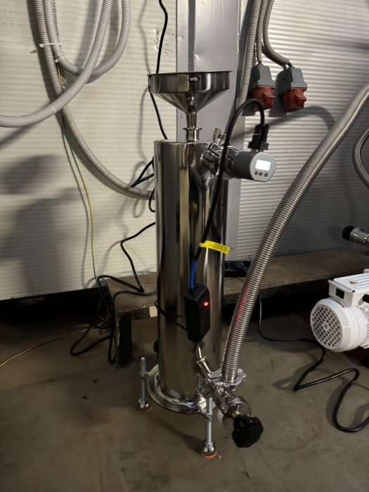 LeakLab N Liquid-Nitrogen Traps for Faster Pump-Down