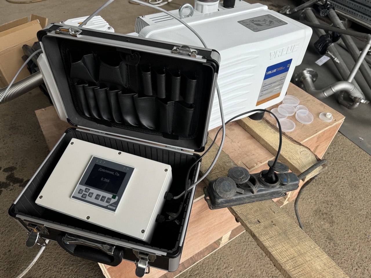 Vacuum Measurement in Cryogenic-Tank Insulation