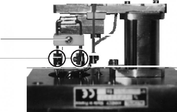 Replacing 2G cathodes in an ASM helium leak detector