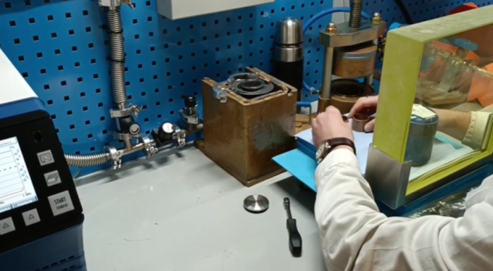 Non-destructive testing - Leak testing - Criteria for selection of method and technique (EN 1779:1999+A1:2003)