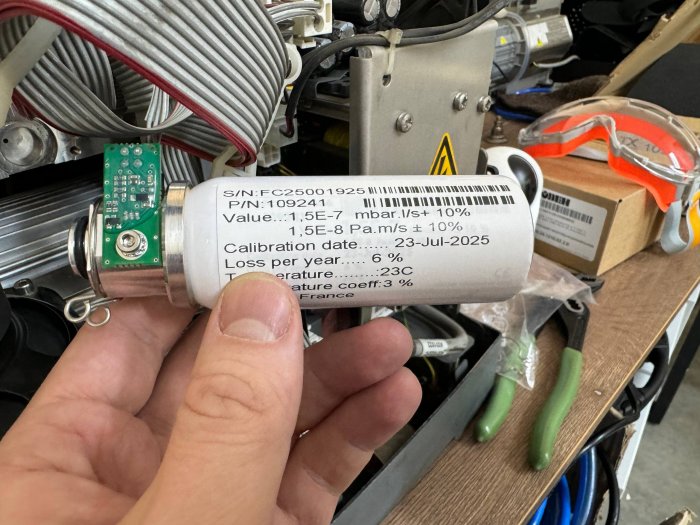 Helium leak E084 for leak detectors KYKY ZQJ-3200 and Pfeiffer Adixen ASM 340