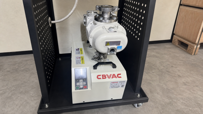Compact oil-free vacuum system LeakLab SHH-MBS: 833 l/min, 0.04 Pa, 26 kg