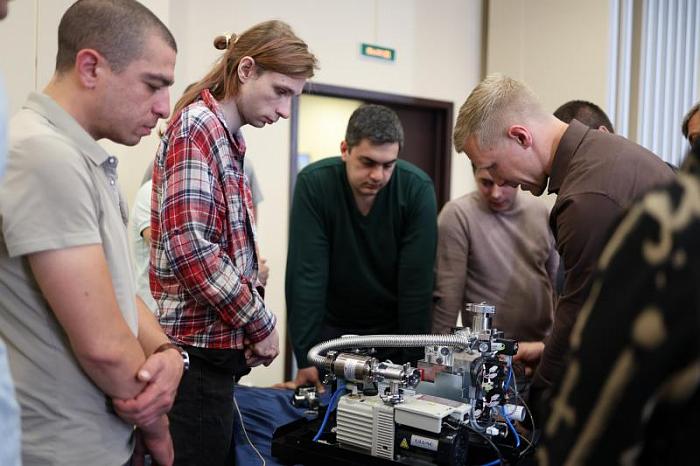Leak Detector Instruction, Vacuum Pump Commissioning, and Individual Leak-Test Training