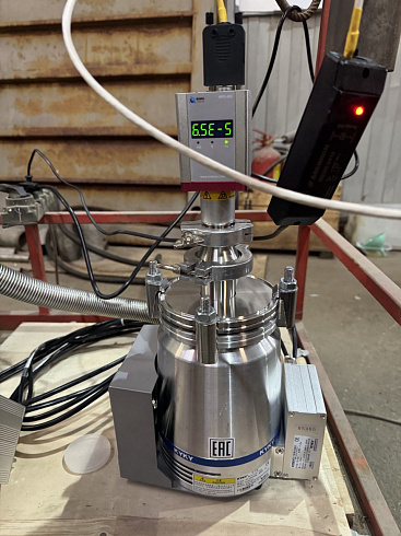 Image: KYKY FF-100/300 Turbomolecular Pump