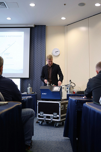 Image: KYKY ZQJ-3200 Helium Mass-Spectrometer Leak Detector