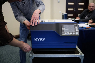 Image: KYKY ZQJ-3200 Helium Mass-Spectrometer Leak Detector