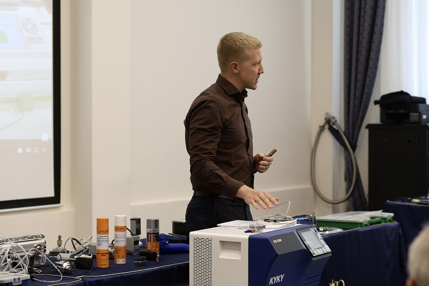 Training for specialists in sealing and vacuum systems