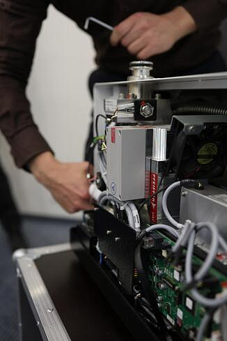 Image: KYKY ZQJ-3200 Helium Mass-Spectrometer Leak Detector