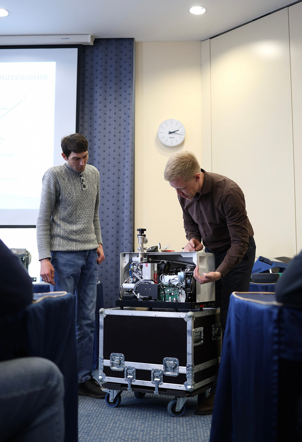 Leak Detector Instruction, Vacuum Pump Commissioning, and Individual Leak-Test Training