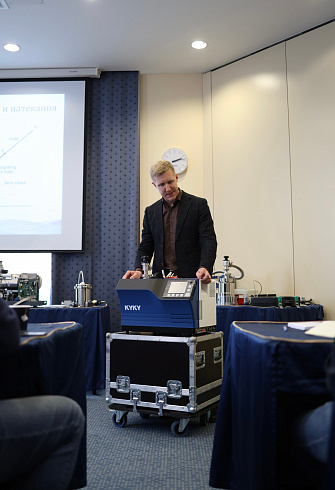 Image: LeakLab L Helium Leak-Location Workstation